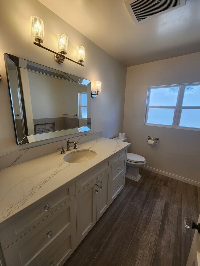 Building Photo - 4950 Rosehedge Dr