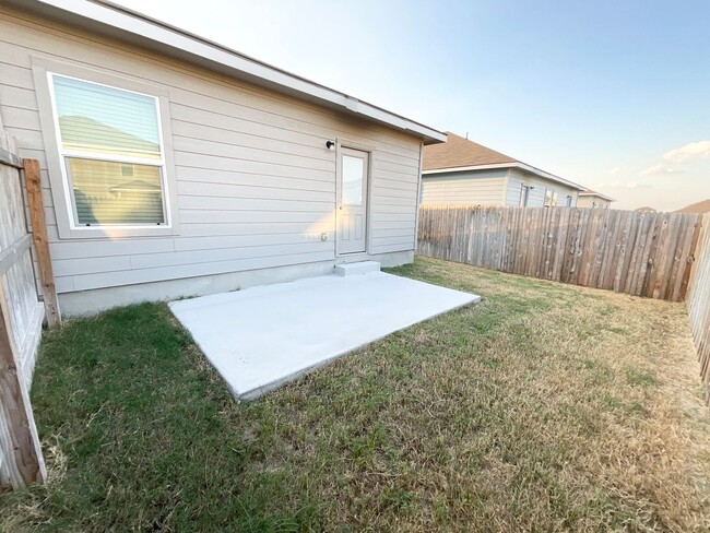 Building Photo - Luxury 3x2 Duplex in Seguin, TX!