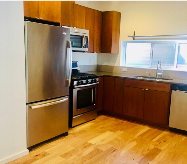 Building Photo - Mount Baker/Columbia City Townhome