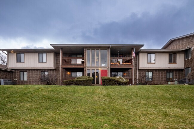 Primary Photo - 800 Brook Dr