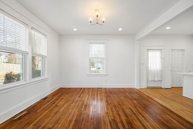 Building Photo - Spacious Corner-Lot Home on Carolina Ave