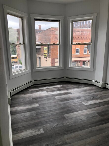 Building Photo - 217 College Blvd