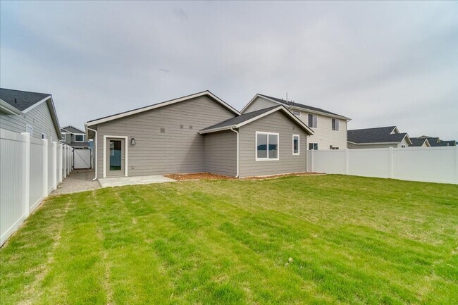Building Photo - Charming 3 Bed and 2 Bath Home