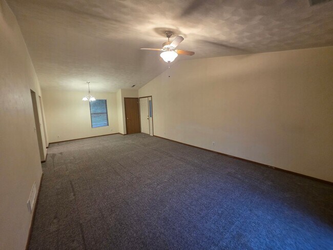 Building Photo - 515 Bienterra Trail