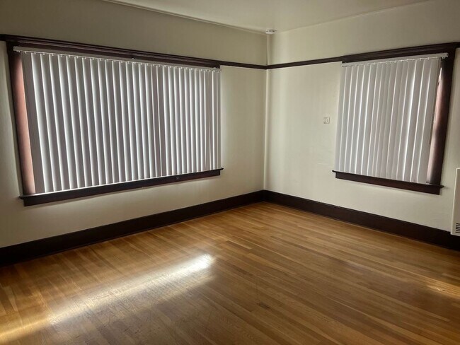 Building Photo - DEA-1061-KALMIA ST