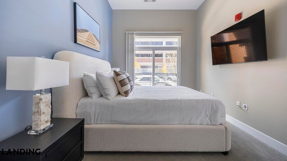 Building Photo - 1000 S Broadway