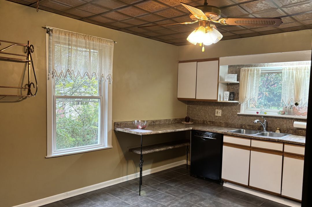 Building Photo - 41 Sylvia Ave