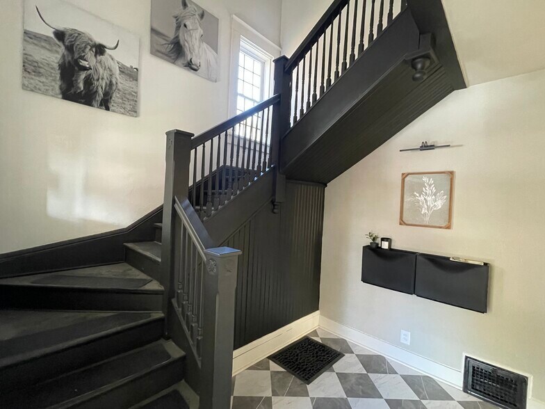 Building Photo - 502 Woodworth Ave