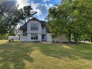 Building Photo - 407 E Cedar Dr