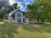 Building Photo - 407 E Cedar Dr