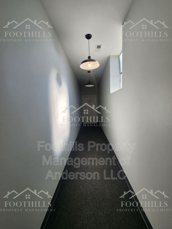 Building Photo - 210-216 N Main St