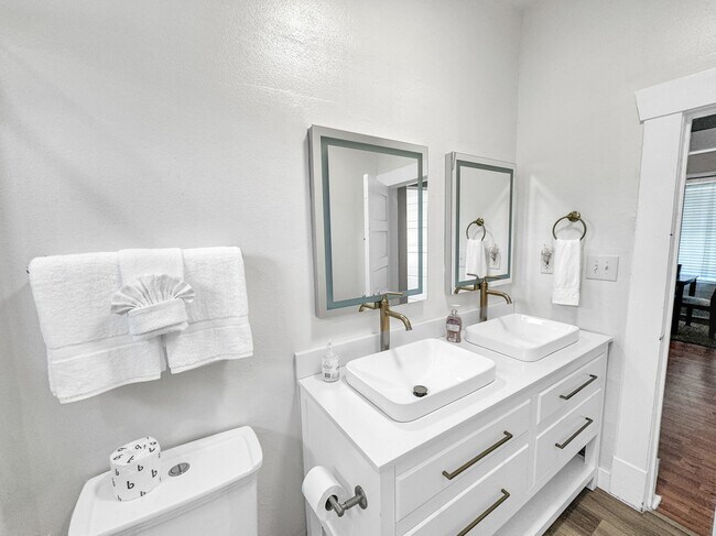 Building Photo - 1504 Christopher Columbus Blvd