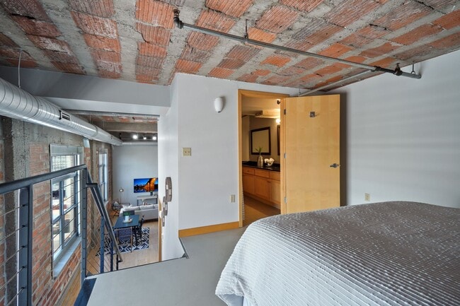 Building Photo - 521 S 7th St