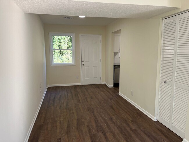 Building Photo - 3873 Fairmont Ave