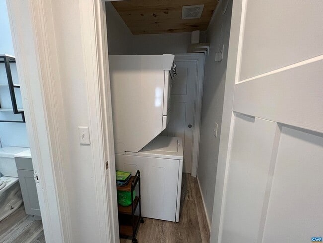 Building Photo - 301 7th St SW