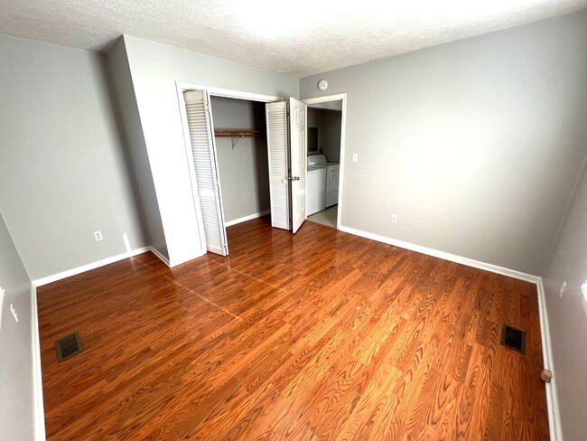 Building Photo - Country Living and Convenience at It's BEST