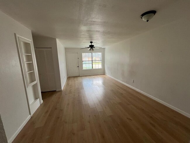 Building Photo - 3907 Cinnamon Cove Dr