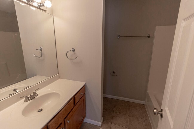 Building Photo - 1938 Center St