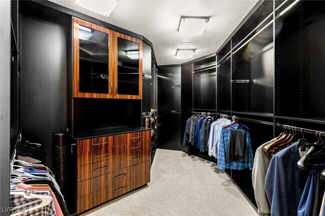 Building Photo - 2 Castle Oaks Ct