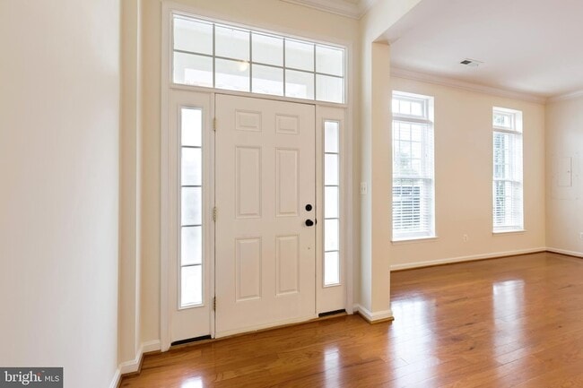 Building Photo - 22948 Fanshaw Square