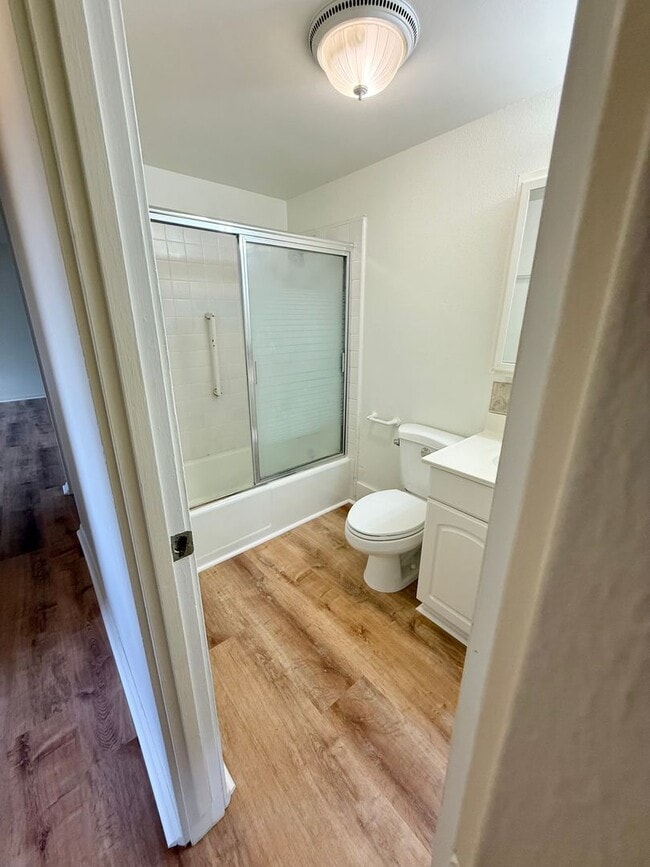 Building Photo - Spacious 3/2 in Club View Estates