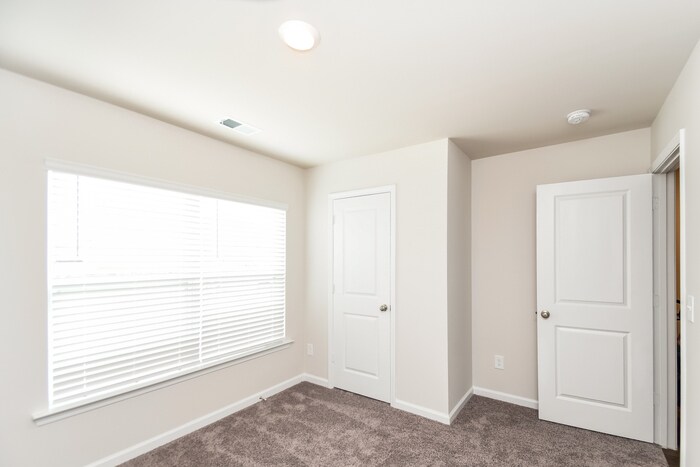 Building Photo - 302 Crooked Pne Ct