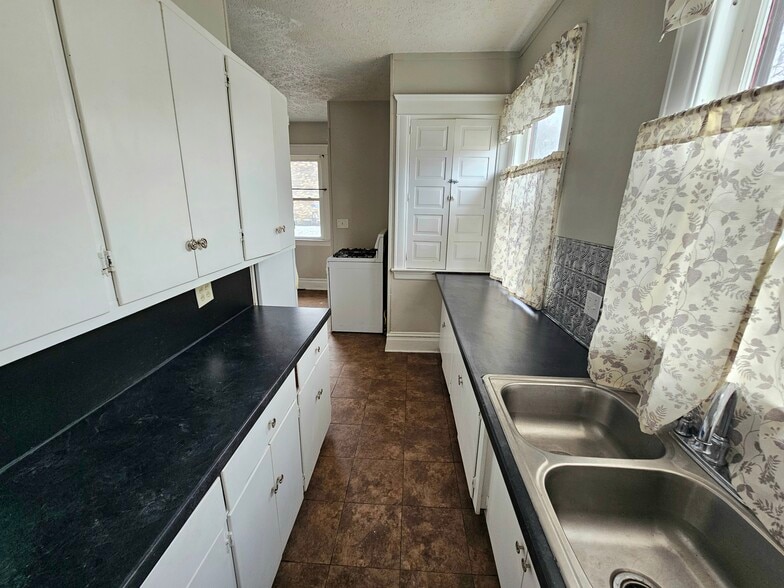 Kitchen - 37 Convis St