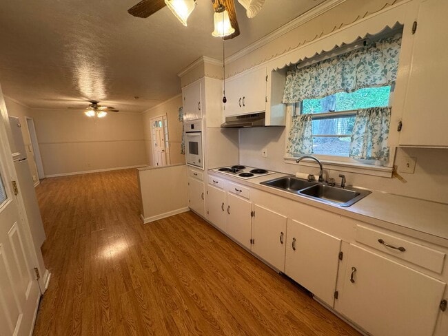 Building Photo - Nice 3/2 House in Lindale- $1,495