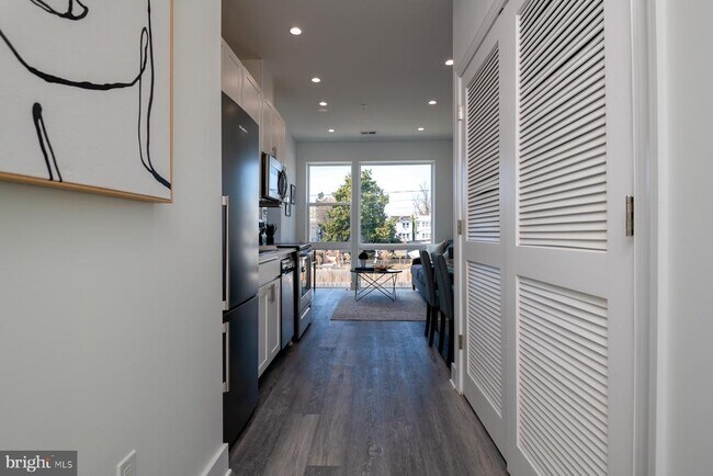 Building Photo - 818 Bladensburg Rd NE