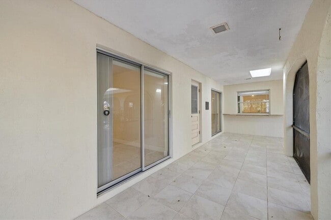 Building Photo - 5151 Oakmont Pl