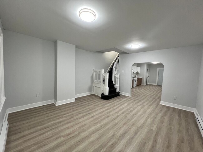 Building Photo - Renovated 3bd/1bth House with Rear yard!! SECTION 8 ONLY!!