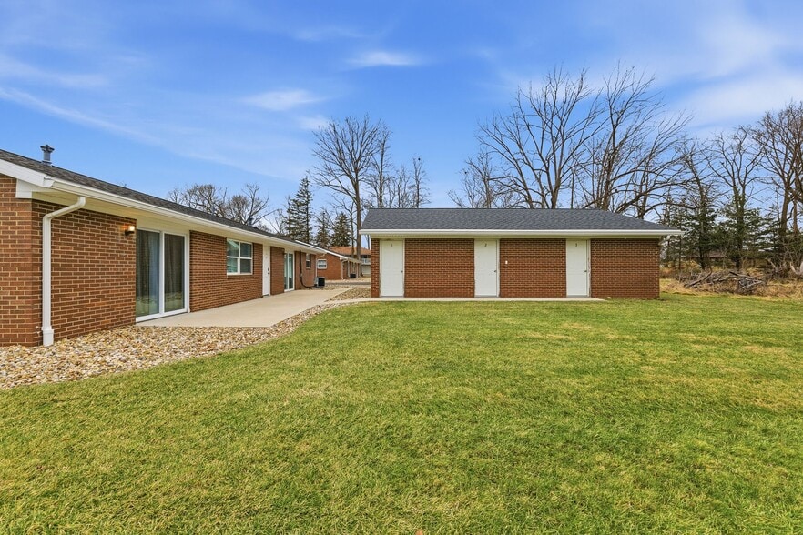 Building Photo - 84 Lasalle St