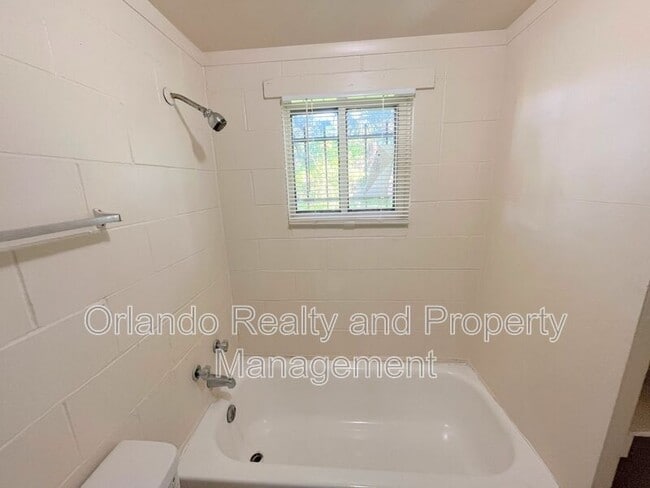 Building Photo - 1235 1/2 W Cypress St.