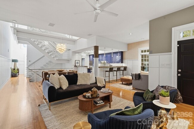 Building Photo - 1124 Dilworth Crescent Row