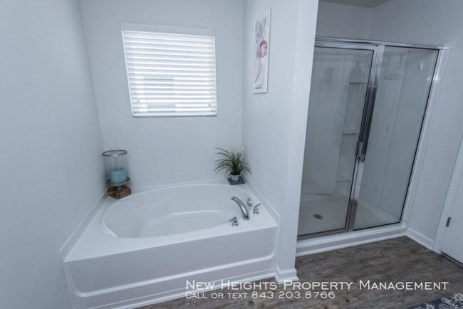 Building Photo - Gorgeous home in McKewn neighborhood!