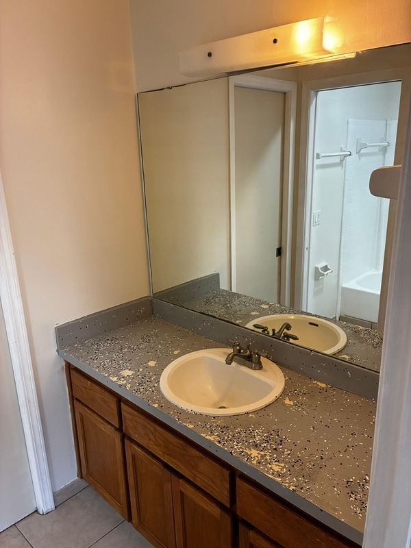 Building Photo - 1222 Westdale Dr