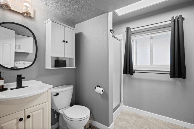 Building Photo - Gorgeous Liberty Lake 5 Bedroom Home!