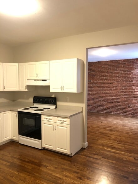Building Photo - 17 Stearns Rd