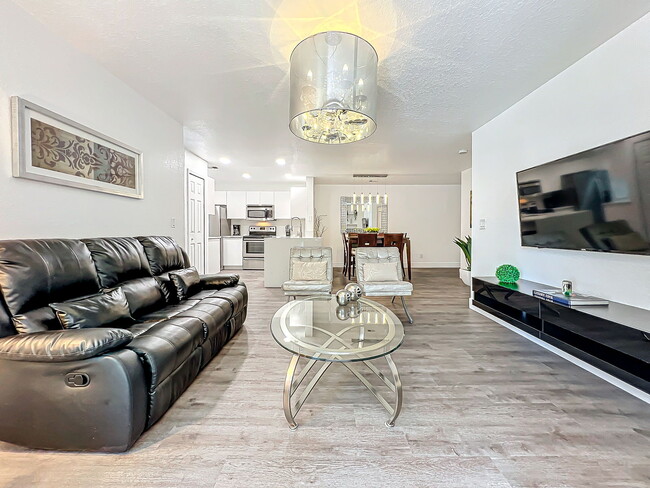 Building Photo - Seurat Street, Orlando, FL 32819 - 4 BR 2 BA condo