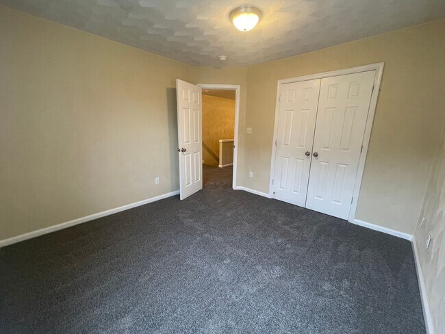 Building Photo - GORGEOUS SINGLE FAMILY 3BR/2.5BA PARK PLAC...