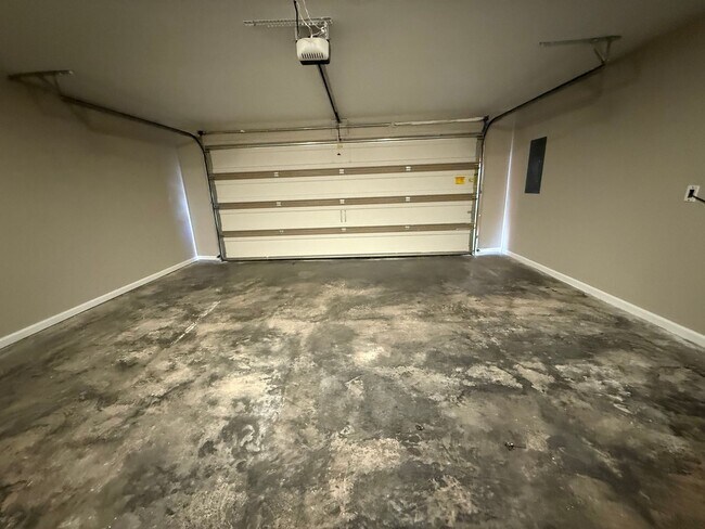 Building Photo - Beautiful Home in West Knoxville