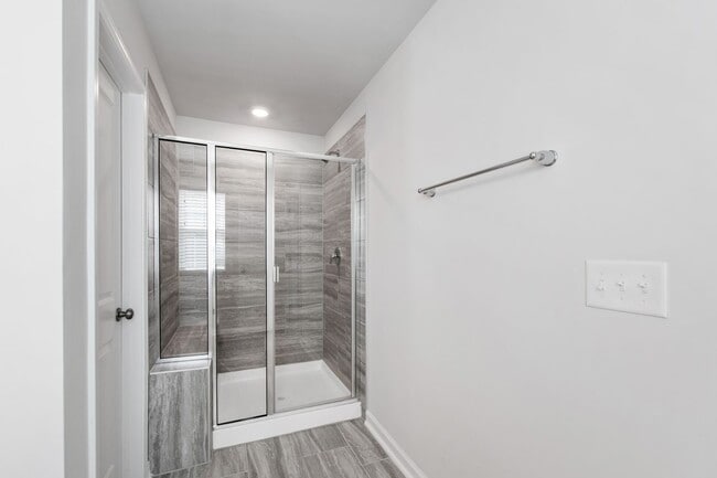 Building Photo - Bright, Spacious & Move-In Ready Townhome ...