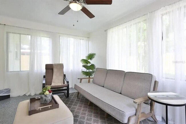 Building Photo - 5622 S Lockwood Ridge Rd