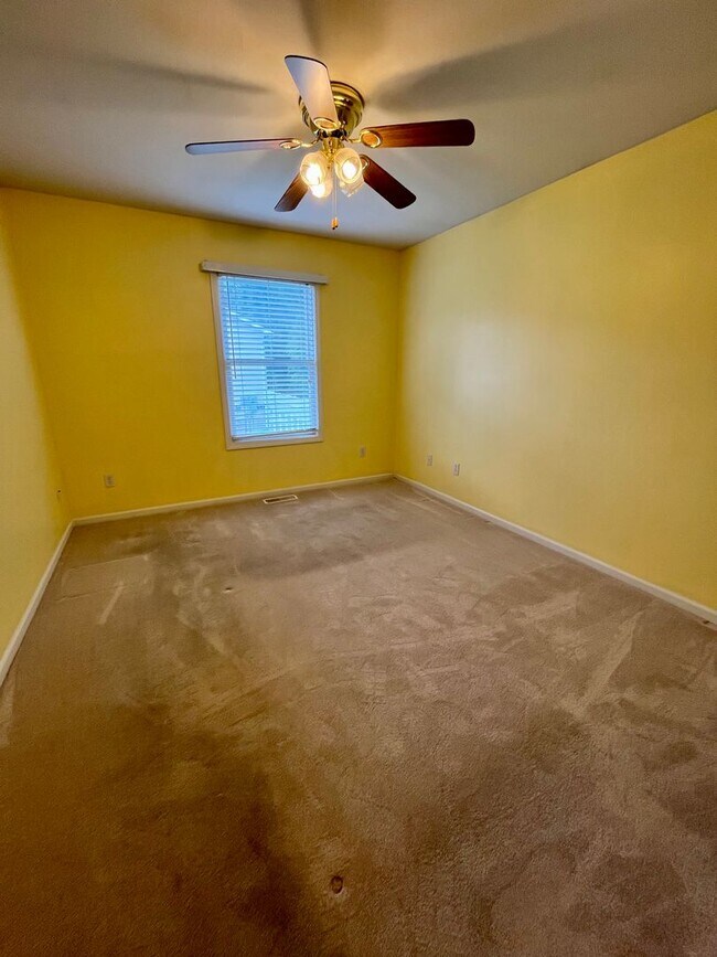 Building Photo - Duplex | 2 Bed | 2 Bath
