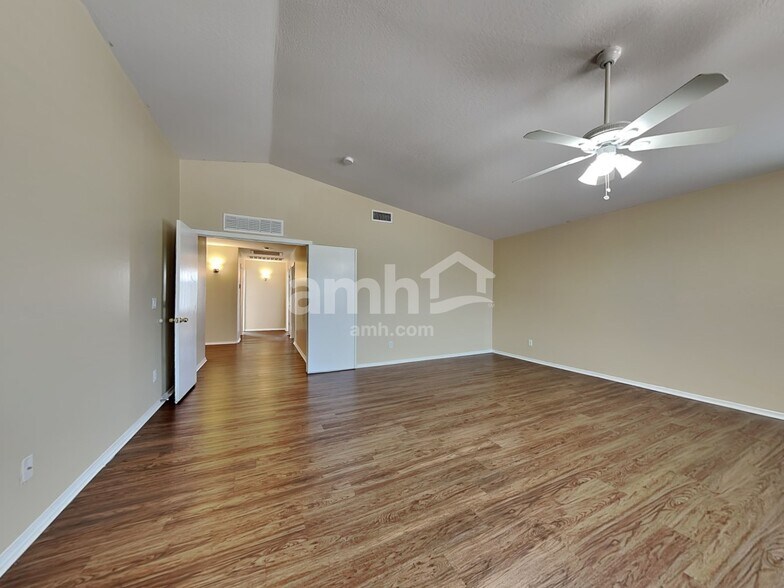 Building Photo - 1843 S 105th Dr