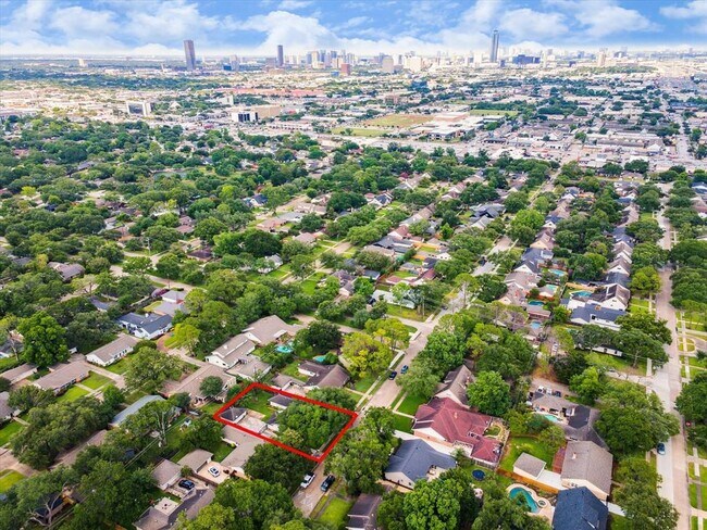 Building Photo - 7810 Pagewood Ln