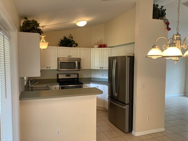 Building Photo - 2465 Tishman Ave