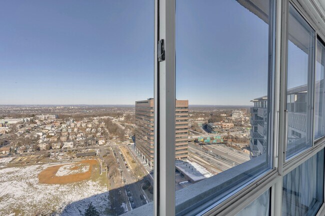 Building Photo - 2100 Linwood Ave