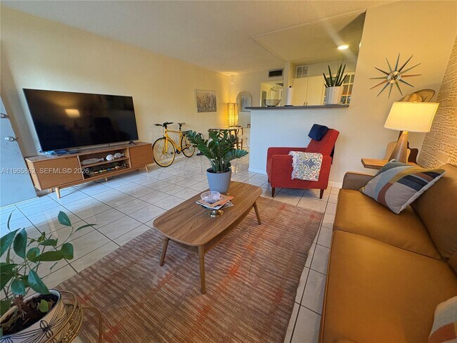 Building Photo - 13250 SW 4th Ct