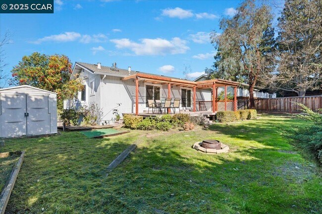 Building Photo - 207 Midway Dr